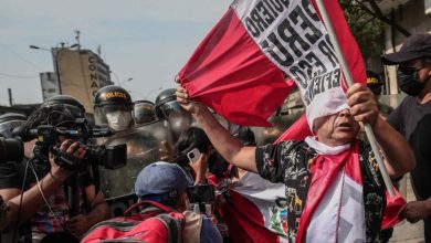 Photo of After protests, Peru's government goes back and lifts curfew